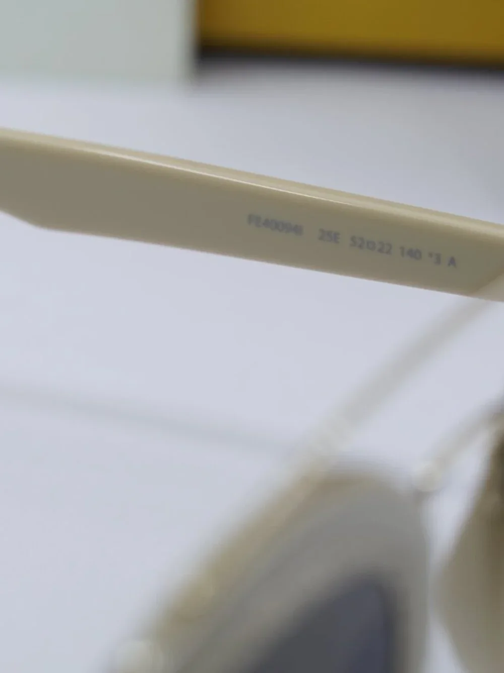 Fendi FE40094I 25E Oval Sunglasses - Ivory/Gold / Brown